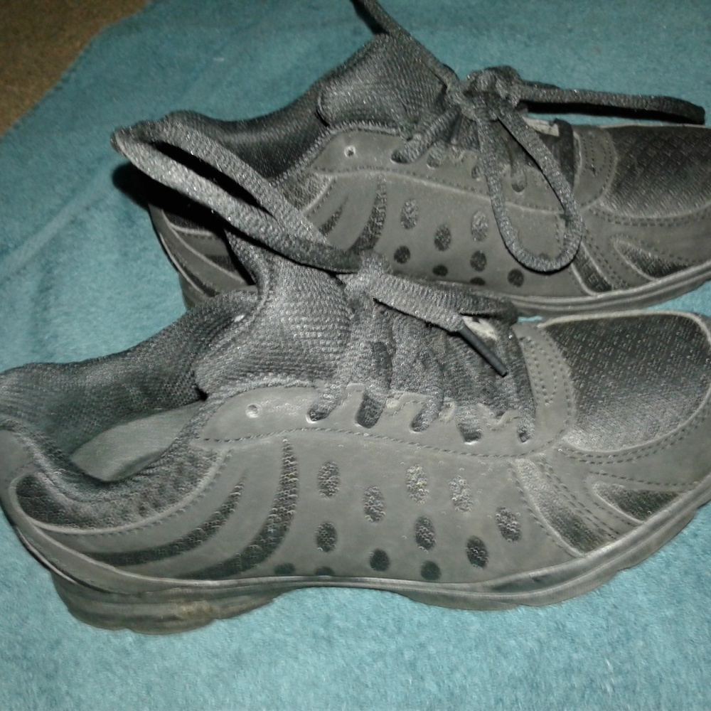 non slip sneakers
